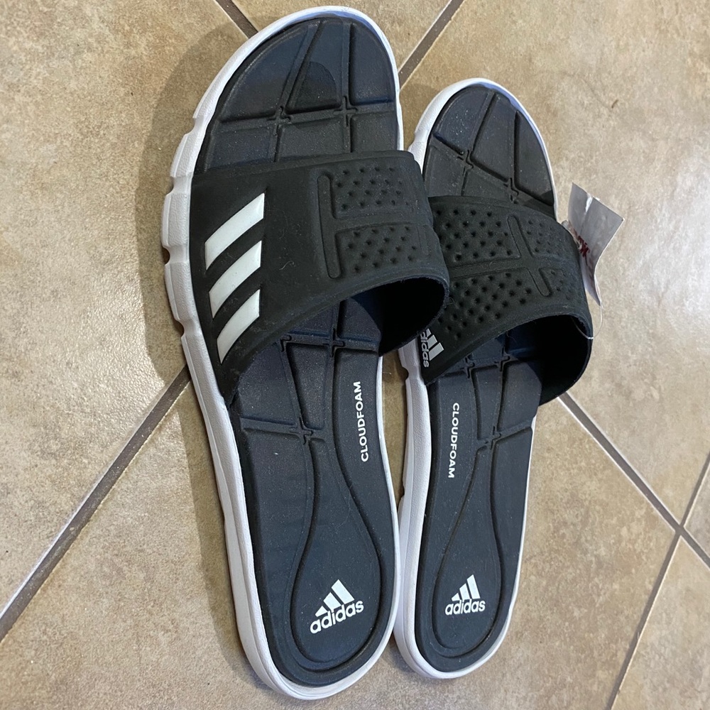 NWT Adidas Cloud foam sliders - Size 8